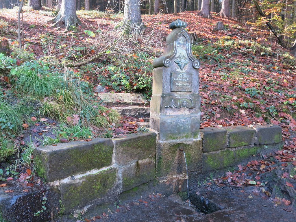 18.jpg - Źródełko Antoniny z 1839 r.