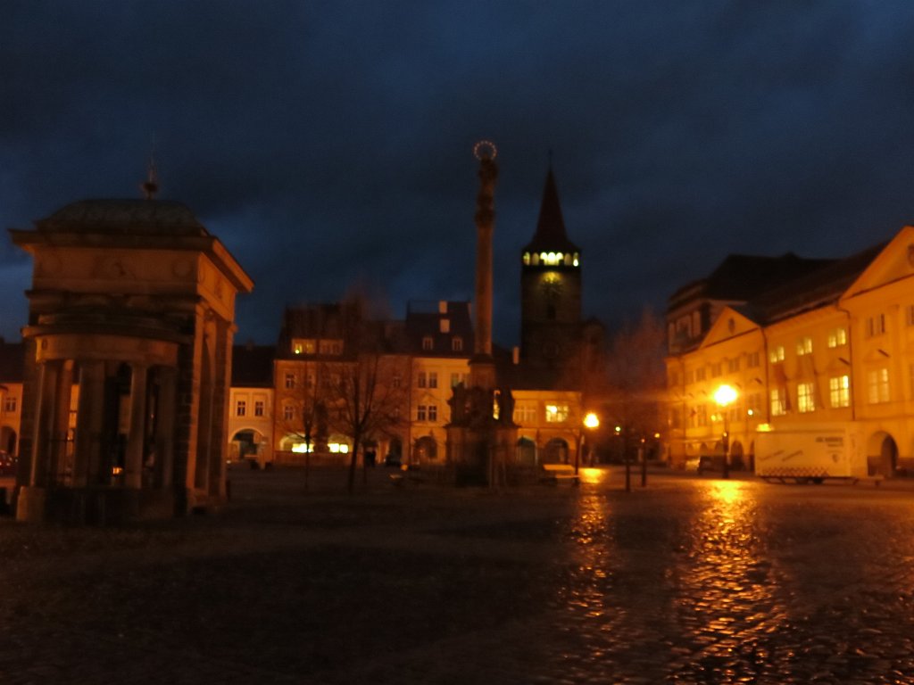 70.jpg - Jiczyn wieczorową porą.