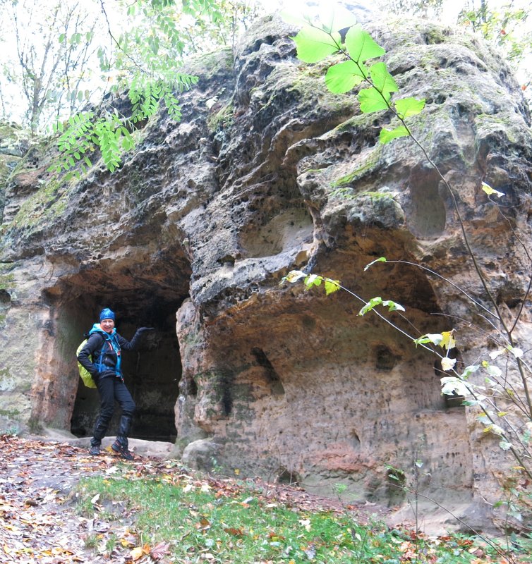 75.jpg - Zapraszam do skalnej chaty.
