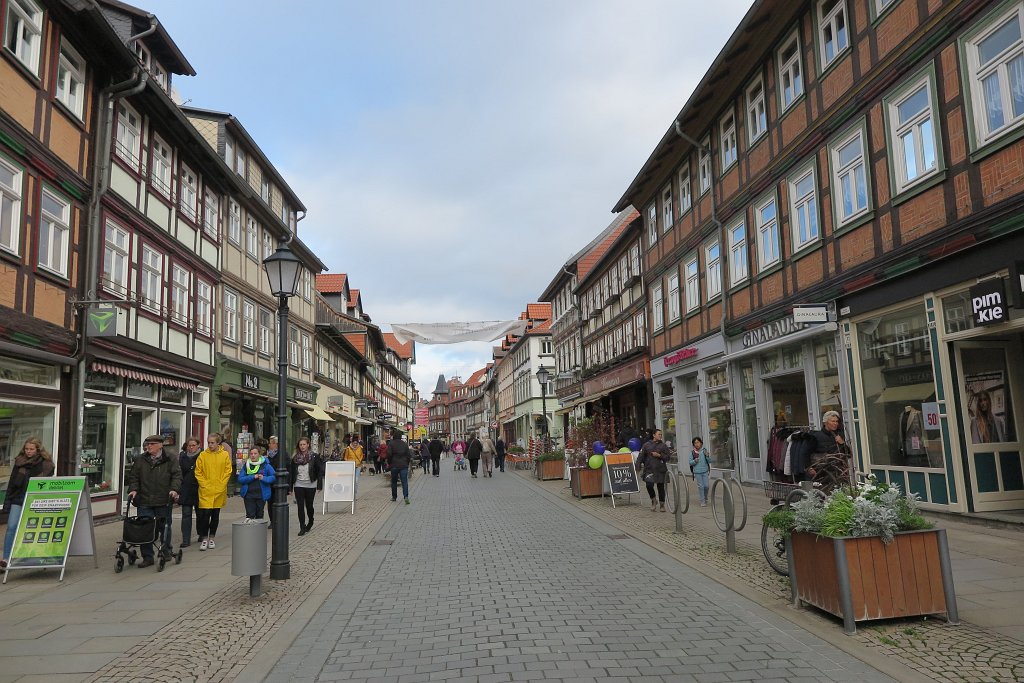 06.jpg - Wielobarwne domy szachulcowe w Wernigerode.