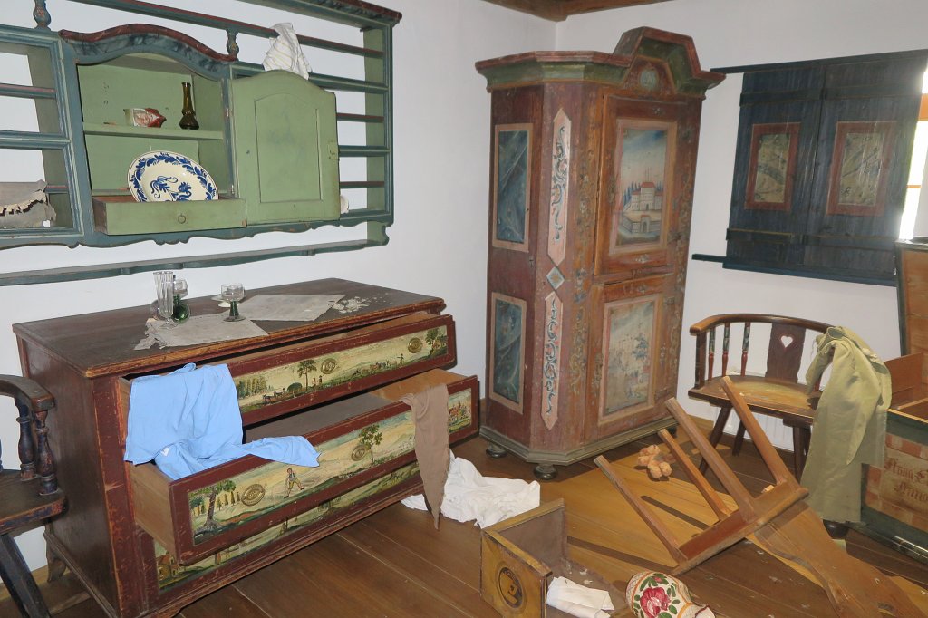 003.jpg - Muzeum Łużyckie w Zgorzelcu wystawa o szabrownictwie po wojnie.