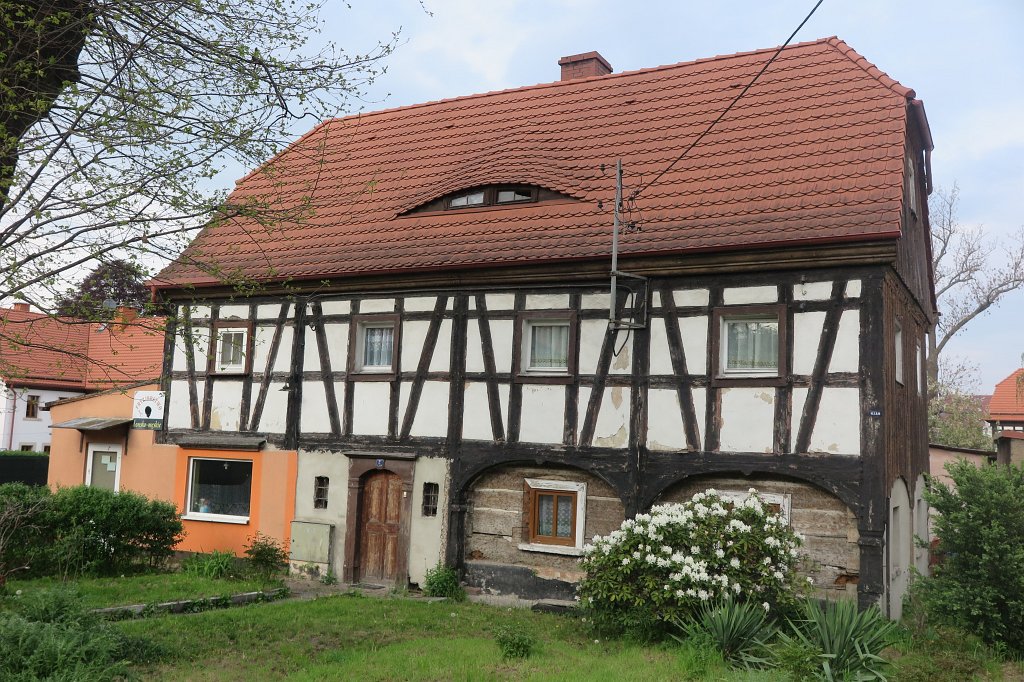 010.jpg - Zabytkowa architektura łużycka bardzo ucierpiała w powodzi 2010 r.