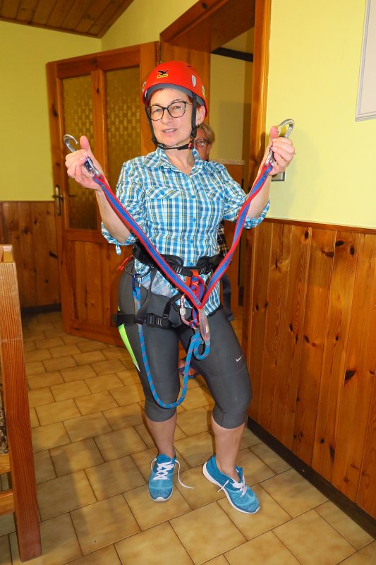 045.jpg - Ale mi do twarzy w tym sprzęcie wspinaczkowym.