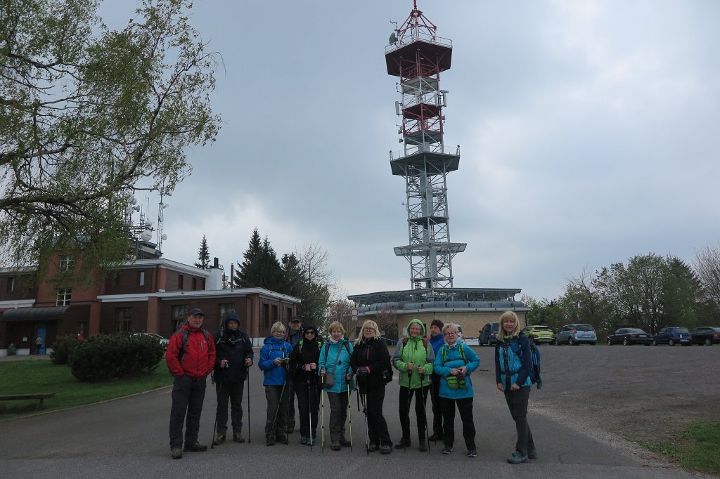 073.jpg - Na szczycie Kozakov (744 m).