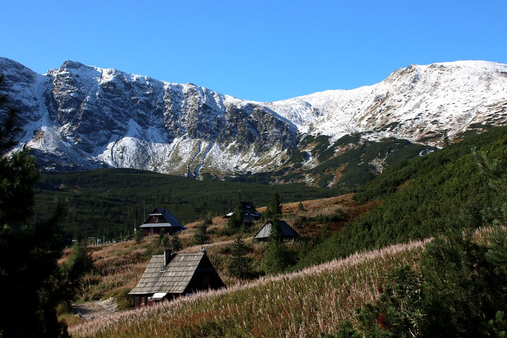 134.jpg - Tatry żegnają nas piękną słoneczną pogodą choć w zimowym płaszczu.